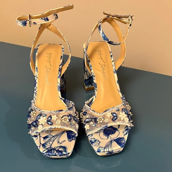 Betsey Johnson Brody White/Blue Floral Sandals NWT - Picture 13 of 13